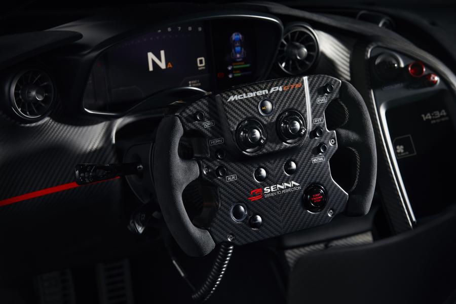Панель приборов McLaren MSO P1 GTR Ayrton Senna 2018 года  (фото 7 из 8)